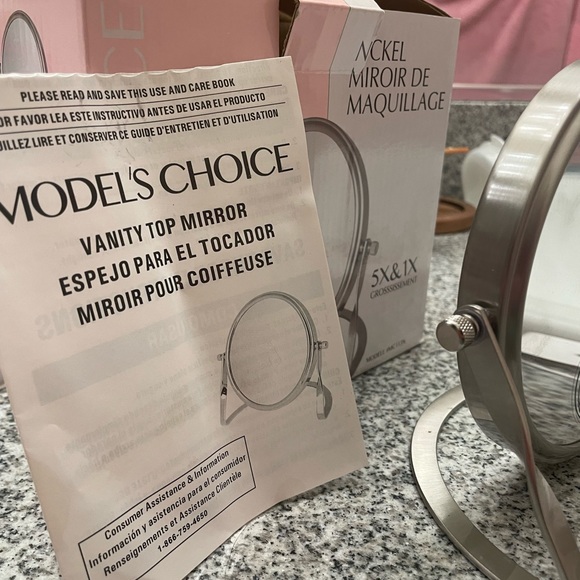 5X + 1X Double Sided Magnifying Mirror in original box - Picture 3 of 3